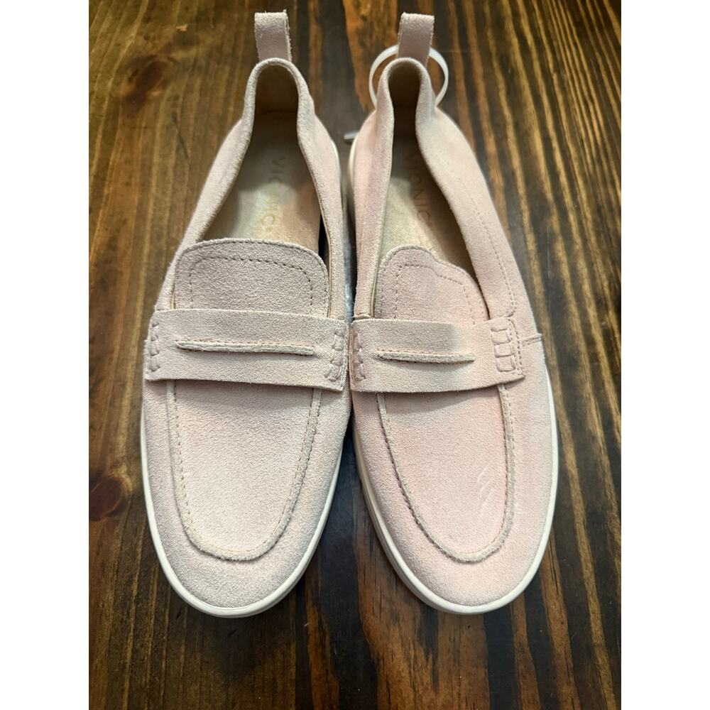 MIXMATCHED SIZES-Vionic loafers. Left shoe is 8.5 right shoe is 8